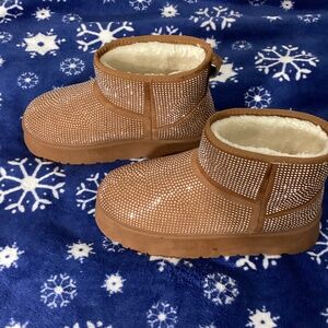 NEW W/O BOX TARYN by TARYN ROSE SZ 10 BROWN ANKLE BOOTS SILVER BEADS GLAMOUR